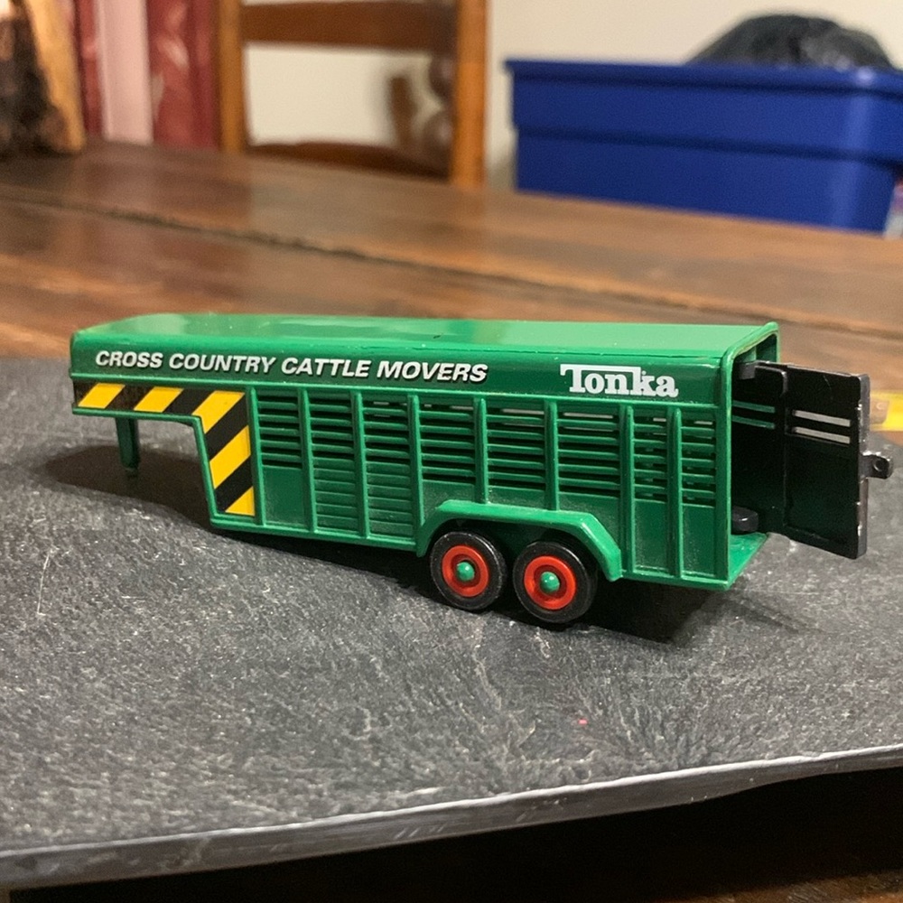 MAISTO TONKA HASBRO 2001 CROSS COUNTRY CATTLE MOVERS TRAILER HAULER